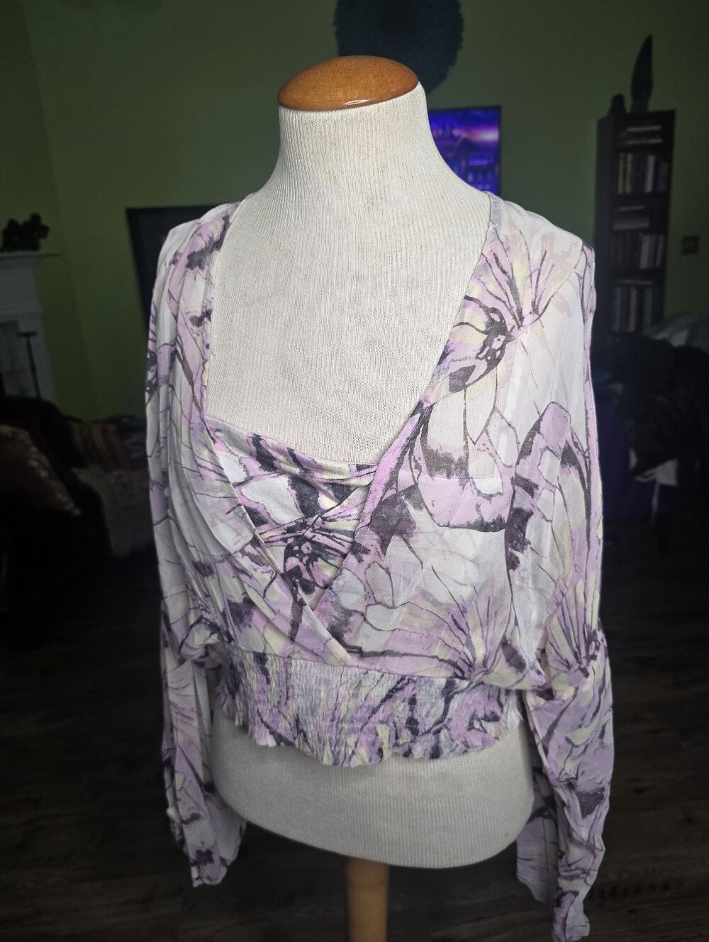 Anthropologie Lavender and White Floral Cropped Blouse - Picture 6 of 8